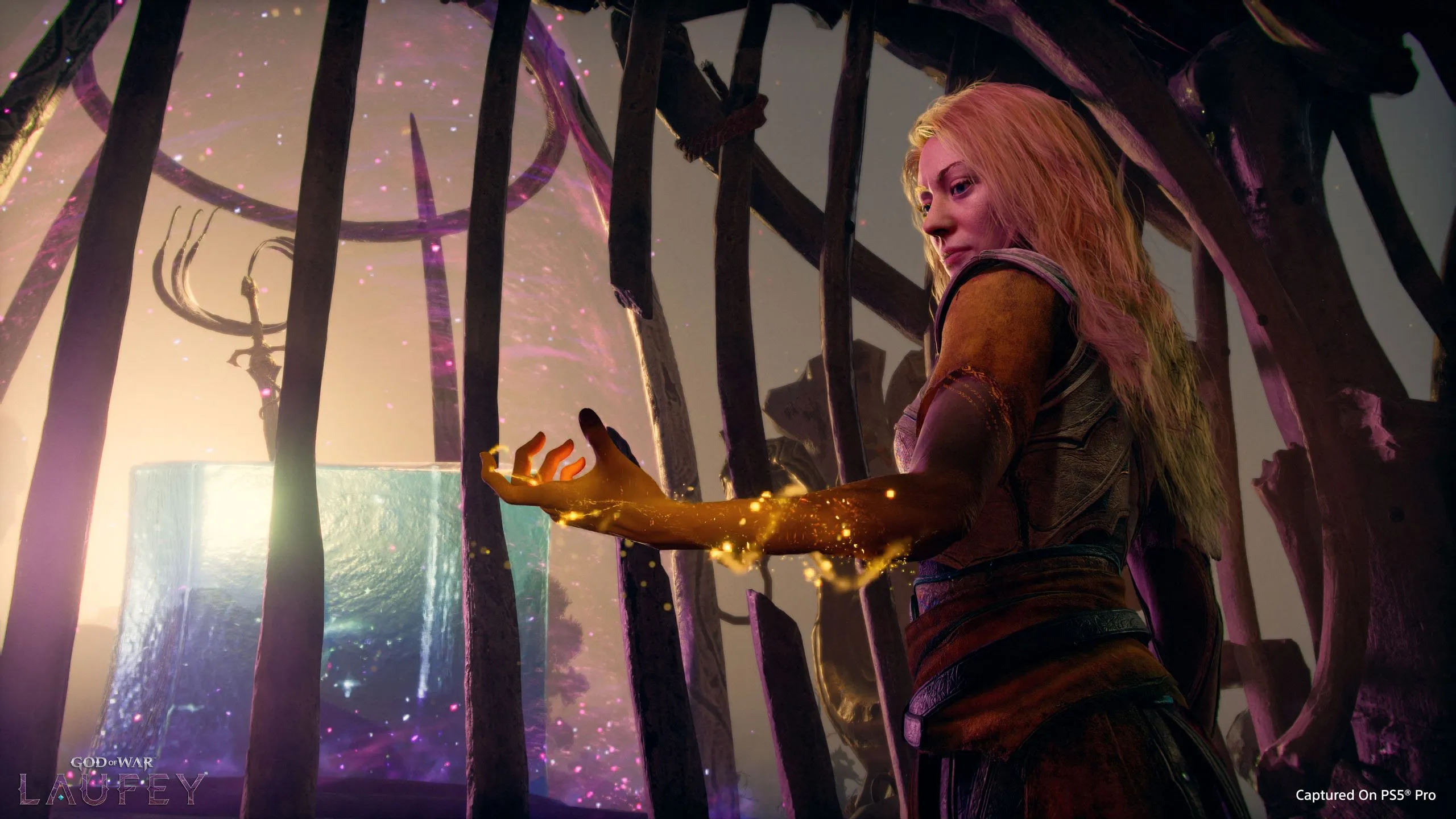 Faye in combat with her massive magical sword, ground-to-air aerial fighting
